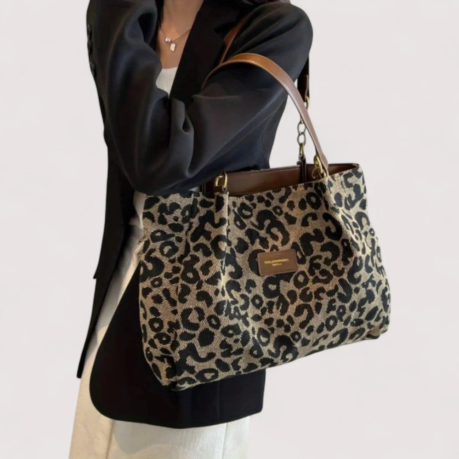 Sac Léopard Camille – la touche parisienne pour vos journées élégantes.