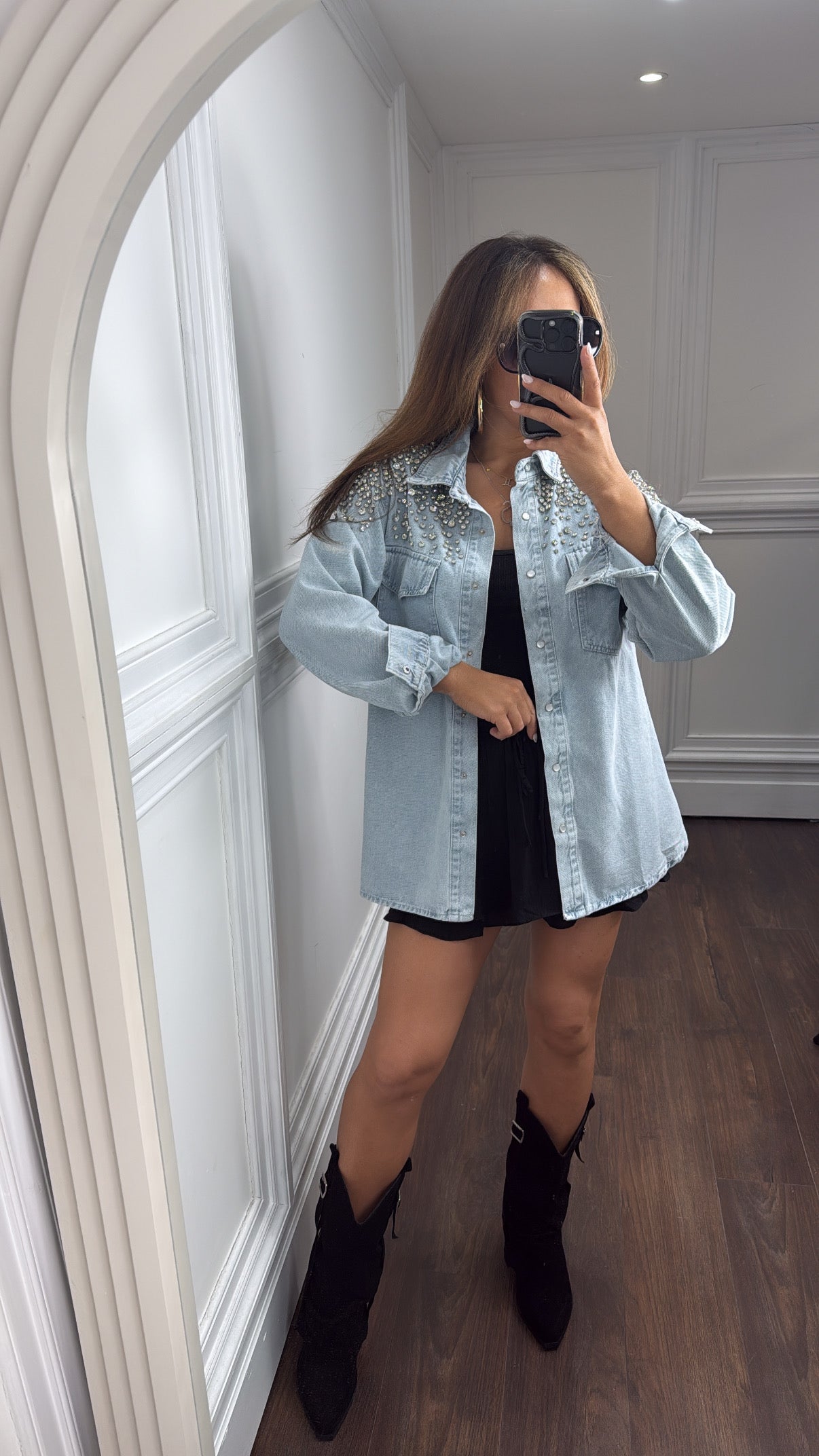 Sylvie -  Veste oversize en denim de luxe ornée de bijoux